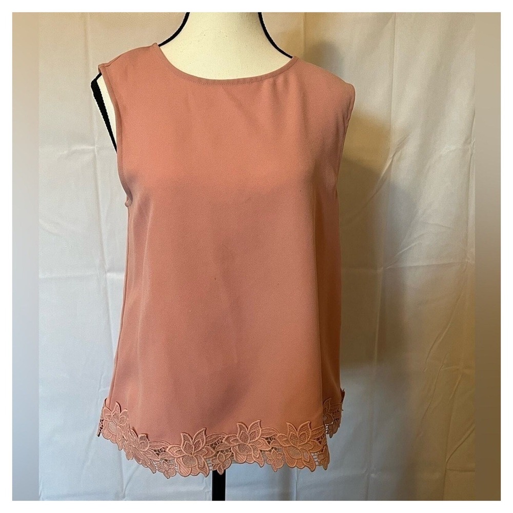 Ann Taylor Sleeveless‎ Blouse Women's Small Pink Floral Lace Hem Top Zip Back